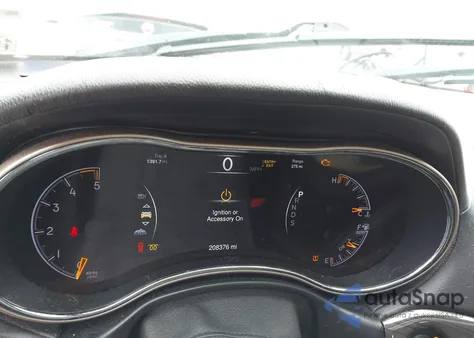 2014 Jeep Grand Cherokee Overland z USA, uszkodzony, nr VIN 1C4RJFCM5EC580597